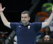 Zoran Terizici dirijându-și jucătoarele // FOTO Reuters