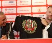 Noul antrenor și "leul" alb-roșu // Foto: sportal.bg