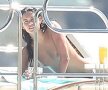 FOTO Polemică la nivel înalt! O microbistă celebră a fost surprinsă topless pe yachtul lui Roman Abramovici