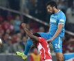 Venit în 2014 de la Benfica, Ezequiel Garay (în albastru) a refuzat Chelsea, preferând Spania // FOTO Guliver/GettyImages