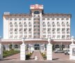 Hotelul "naționalei" se află în cartierul Bună Ziua din Cluj, pe un deal de pe care se vede panorama orașului