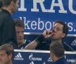 Poțiunea miraculoasă » Arbitrul de la Schalke - Bayern și-a revenit incredibil după ce un fizioterapeut i-a dat să bea dintr-o fiolă