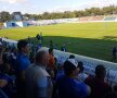  VIDEO Scandal la meciul CSU Craiova - FC Botoșani » Heleșteanu și Grozavu s-au înjurat cu fanii craioveni: "Nu vă mai agitați, tot Steaua ia campionatul!" » Un oficial a aruncat o sticlă în tribună