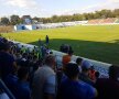  VIDEO Scandal la meciul CSU Craiova - FC Botoșani » Heleșteanu și Grozavu s-au înjurat cu fanii craioveni: "Nu vă mai agitați, tot Steaua ia campionatul!" » Un oficial a aruncat o sticlă în tribună