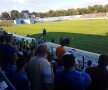  VIDEO Scandal la meciul CSU Craiova - FC Botoșani » Heleșteanu și Grozavu s-au înjurat cu fanii craioveni: "Nu vă mai agitați, tot Steaua ia campionatul!" » Un oficial a aruncat o sticlă în tribună