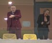 FOTO "Orbit" de decolteul Anamariei » Becali i-a reproşat soţiei lui Reghe modul în care a venit îmbrăcată la meciul cu Villarreal, după care s-a întors cu spatele la ea