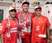 ROMICĂ ȘI COPIII. Imagine antologică din urmă cu 15 ani: Buia, înaintea singurului său sezon la Dinamo, alături de puștii Lobonț și Zicu. Foto: GSP