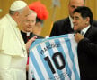 Maradona i-a dăruit Papei tricoul Argentinei cu nr. 10, autograf și dedicație specială // FOTO Guliver/GettyImages