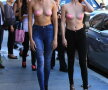 Două femei au pozat în sânii goi în plină stradă ► Foto: hepta.ro