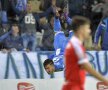 NEBUNIA LUI IVAN. Vârful pe care se bat Steaua și Dinamo a reușit aseară un gol-bijuterie urmat de celebrul salt fără plasă. Foto: Cristi Preda