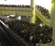 VIDEO&FOTO Așa așteptăm EURO 2020! "Potop" de oameni la metroul din București, imagini INCREDIBILE