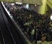 VIDEO&FOTO Așa așteptăm EURO 2020! "Potop" de oameni la metroul din București, imagini INCREDIBILE