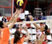 Alexandra Sobo (numărul 1) e considerată una dintre cele mai valoroase voleibaliste românce la ora actuală // FOTO sportpictures.eu
