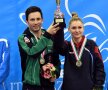 Dana Dodean-Monteiro şi Joao Monteiro zîmbesc cu trofeul şi cu medaliile la gât FOTO AFP