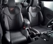 Charcoal Recaro. Scaunele sport, produse de celebra companie germană, au cusături argintii contrastante