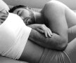 FOTO Cercetătorii s-au pus de acord: ce spune poziția în care dormi despre viața ta amoroasă