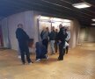 Fani polonezi la metroul din București