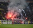 FOTO Fără suporteri cu Danemarca? Fanii au folosit abundent materiale pirotehnice de-a lungul meciului, o petardă a aterizat lângă Lewandowski!
