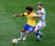 Marcelo, în duel cu Lionel Messi, în Brazilia-Argentina, foto: reuters