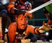 FOTO Lumea brutală a wrestlingului mexican: luptele se dau cu scaune în cap, cuțite și sârmă ghimpată