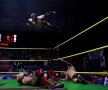 FOTO Lumea brutală a wrestlingului mexican: luptele se dau cu scaune în cap, cuțite și sârmă ghimpată
