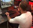 Denis Alibec la Dreamhack în timp ce-și testa abilitățile alături de jucătorii profesioniști