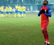 "AOLEU, INIMA MEA / TOȚI O BAT PE STEAUA!". De Amorim a simțit dureri în piept după penalty-ul decisiv ratat la Mioveni. foto: Cristi Preda/GSP