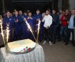 FOTO Party cu surprize » Liderul a primit în dar noul imn al echipei: "Părintele nostru n-are egal, e Hagi, e conducătorul, noi vrem să strălucească Viitorul, cum strălucea și Hagi la balon!"