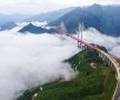 FOTO Copleșitor! Chinezii dau clasă lumii întregi: e incredibil ce au realizat deasupra unei prăpăstii