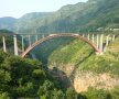 FOTO Copleșitor! Chinezii dau clasă lumii întregi: e incredibil ce au realizat deasupra unei prăpăstii