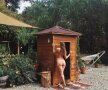 FOTO Își face singură fotografii nud pentru a atrage atenția asupra sărăciei