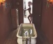 FOTO Își face singură fotografii nud pentru a atrage atenția asupra sărăciei