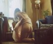 FOTO Își face singură fotografii nud pentru a atrage atenția asupra sărăciei