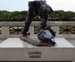 FOTO În noaptea în care Ronaldo era desemnat "The Best", Messi avea de suferit » Statuia sa din Argentina a fost distrusă