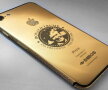 A apărut telefonul îmbrăcat în aur cu chipul lui Donald Trump ► Foto: notizie.delmondo.info