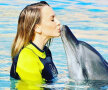 Dublă campioană olimpică, la Beijing 2008 şi la Londra 2012, Sandra Izbaşa, a decis să fugă de zăpezile și de gerul din România și să meargă alături de cea mai bună prietenă a ei la Dubai, la peste 25 de grade Celsius, unde a înotat cu delfinii la Atlantis The Palm
