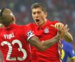 Arturo Vidal și coechipierul său Robert Lewandowski