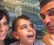 Primii paşi » Denis Paşcovici, copilul care a trecut prin 13 intervenţii pe creier, în urma unei tumori şi a unui atac cerebral, reuşeşte, sprijinit de părinţi, să păşească iar