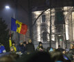FOTO ȘI VIDEO Protestul din miez de noapte. 12.000 de oameni au scandat în Piața Victoriei împotriva ordonanțelor adoptate de Guvern. Cum s-a văzut totul