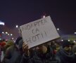 Peste 12.000 de oameni au ieșit marți noaptea să protesteze împotriva adoptării de către Guvern a proiectului de lege privind grațierea și ordonanța de urgență privind modificările la Codul Penal (foto: Alex Nicodim)