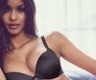 FOTO Atenție la loviturile "Îngerului"! Lais Ribeiro, apariție senzuală în Sports Illustrated