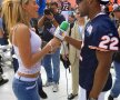 VIDEO&FOTO A fost la SuperBowl ca jurnalistă, însă a devenit cea mai sexy prezență pe teren