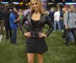 VIDEO&FOTO A fost la SuperBowl ca jurnalistă, însă a devenit cea mai sexy prezență pe teren
