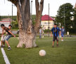 După copacul-fundaș, avem stâlpul-atacant! :) Chiar pe terenul de antrenament al unei echipe din Liga 1! Terenul din Tonciu (Mureș) cu copacul inclus a costat 18.000 de euro // FOTO: Cristi Preda