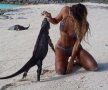 VIDEO&FOTO Călătorește în jurul lumii pentru a face poze sexy cu animale exotice