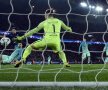 4-0, minutul 71
Meunier îl deschide pe Cavani după o cursă irezistibilă; rachetă la colțul scurt