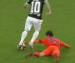 FOTO Două greșeli mari de arbitraj în Dinamo - FC Botoșani » "Câinii", iertați de un penalty