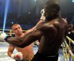 Cătălin Moroșanu (stânga)
luptând cu olandezul Colin George
într-o gală Superkombat din 2015,
de la Constanţa FOTO Mediafax