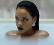 FOTO Are lipici la sportivi! Rihanna, poză romantică alături de un star al lui Juventus