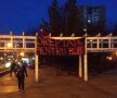 FOTO Dinamoviștii cer dreptate pentru suporterul ucis după derby » Bannerul afișat la locul faptei